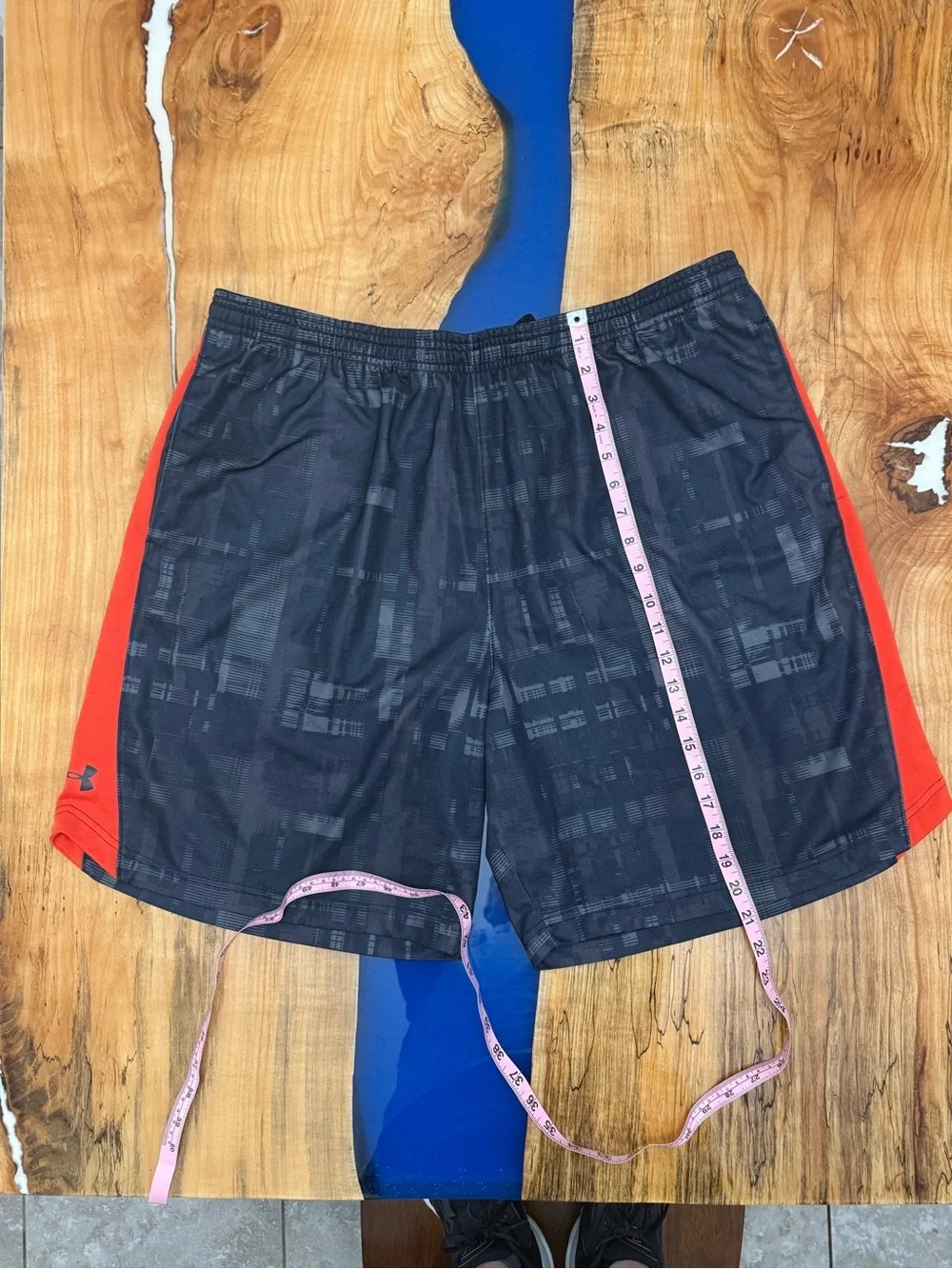 Under Armour 2XL Black Red Athletic Gym Shorts